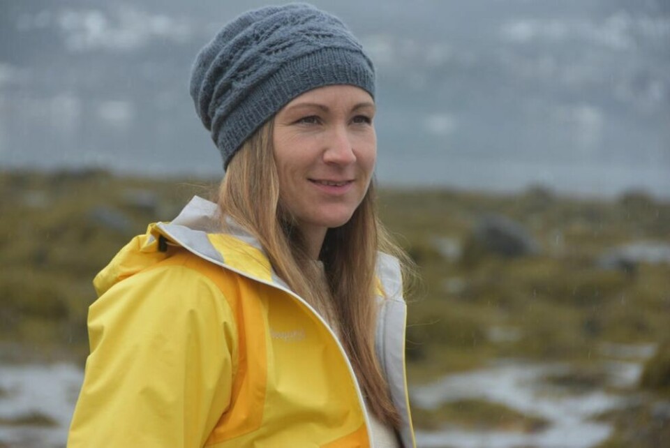 LIKER SEG UTE. Liss-Mona E. Abrahamsen ser fram til å møte både kolleger og barna i Røsvik i morgen. Hun pendler fra Fauke. - Det er som å komme hjem på en måte, smiler hun. LIKER SEG UTE. Liss-Mona E. Abrahamsen ser fram til å møte både kolleger og barna i Røsvik i morgen. Hun pendler fra Fauke. - Det er som å komme hjem på en måte, smiler hun. Foto: Sylvia Bredal