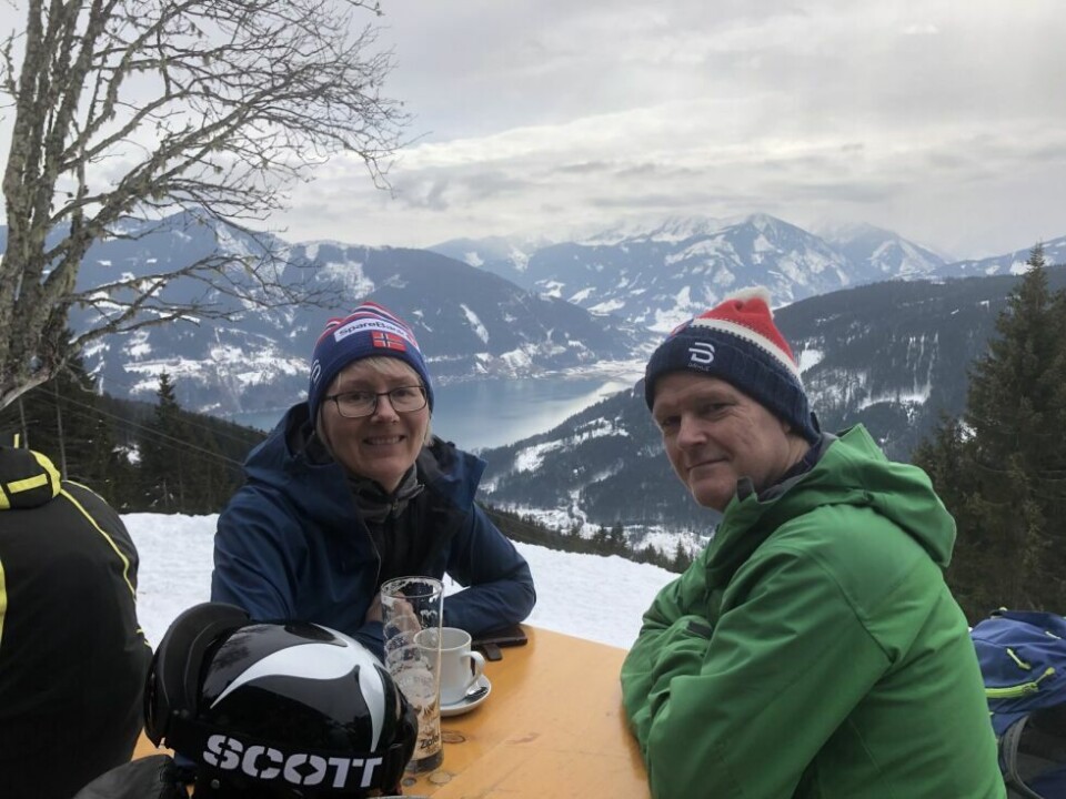 Janne Nilsen og Per L. Mosti koste seg på vinterferie i Østerrike. Da de kom hjem havnet landet på lista som tilsier karantene. Dermed ble mandagen tilbragt hjemme, og slik blir det de to neste ukene. Janne Nilsen og Per L. Mosti koste seg på vinterferie i Østerrike. Da de kom hjem havnet landet på lista som tilsier karantene. Dermed ble mandagen tilbragt hjemme, og slik blir det de to neste ukene.