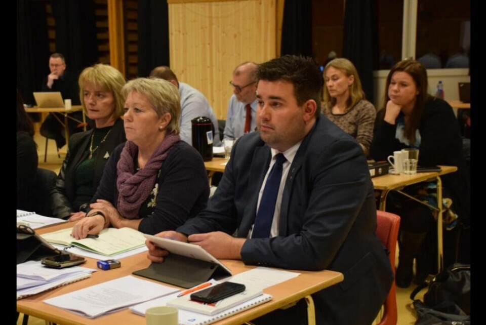 Fra et tidligere kommunestyremøte i Sørfold. Foran fra venstre Bente Grovassbakk, Unn Karin Pedersen og Kolbjørn Mathisen i Ap. Bak dem sitter delvis skjult Sven Håvard Bakken og Lars Evjenth i Ap, Hilde Abelsen (Rødt) og Jannike Moen (SV). Fra et tidligere kommunestyremøte i Sørfold. Foran fra venstre Bente Grovassbakk, Unn Karin Pedersen og Kolbjørn Mathisen i Ap. Bak dem sitter delvis skjult Sven Håvard Bakken og Lars Evjenth i Ap, Hilde Abelsen (Rødt) og Jannike Moen (SV). Foto: Eva S. Winther