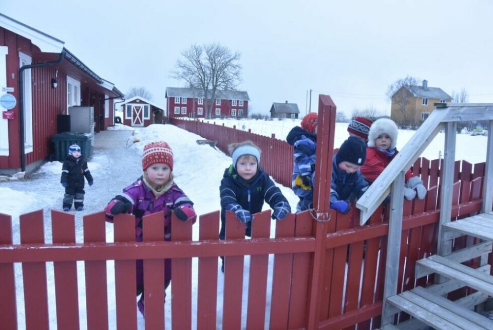FORNØYDE FORELDRE. Den privatdrevne Stemland gårdsbarnehage klarer tredje år på rad å oppnå toppkarakterer hos foreldrene. FORNØYDE FORELDRE. Den privatdrevne Stemland gårdsbarnehage klarer tredje år på rad å oppnå toppkarakterer hos foreldrene. Foto: Sylvia Bredal