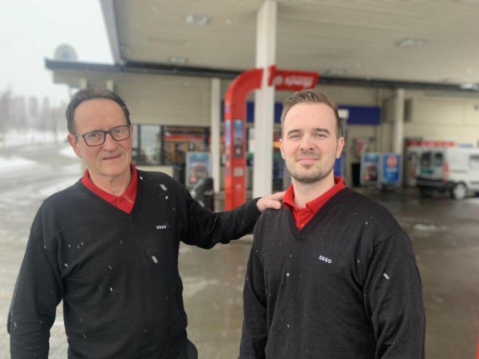 OVERTAR. 1. april sier Stein Halvorsen takk for seg på Esso på Fauske etter 44 år. Anders Leier ser fram til å føre driften videre. OVERTAR. 1. april sier Stein Halvorsen takk for seg på Esso på Fauske etter 44 år. Anders Leier ser fram til å føre driften videre. Foto: Espen Johansen