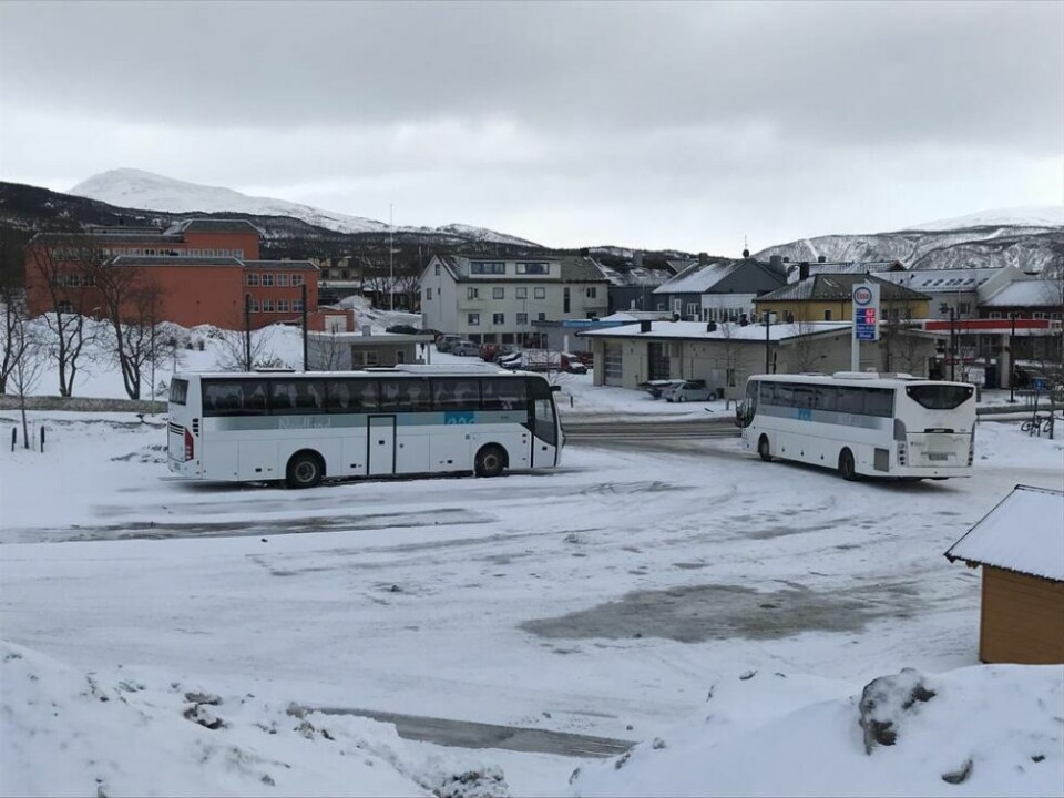 VENTETID. De som reiser med buss fra utkantene av Fauske, må regne med ventetid før de kommer seg videre, sier fylkesråd for økonomi, Svein Eggesvik. Arkivfoto: Sylvia Bredal VENTETID. De som reiser med buss fra utkantene av Fauske, må regne med ventetid før de kommer seg videre, sier fylkesråd for økonomi, Svein Eggesvik. Arkivfoto: Sylvia Bredal