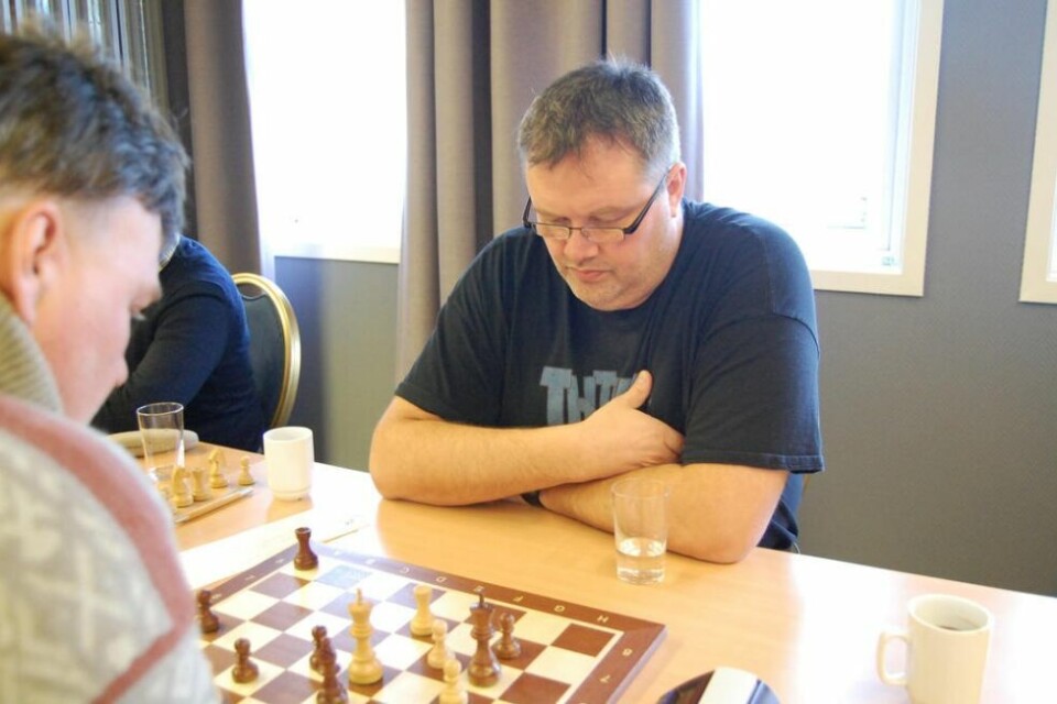 STORT. Kurt Arne Johnsen er en av fylkets beste sjakkspillere. I helgen spilte han sitt hittil beste parti. STORT. Kurt Arne Johnsen er en av fylkets beste sjakkspillere. I helgen spilte han sitt hittil beste parti. Foto: Stig Bjørnar Karlsen