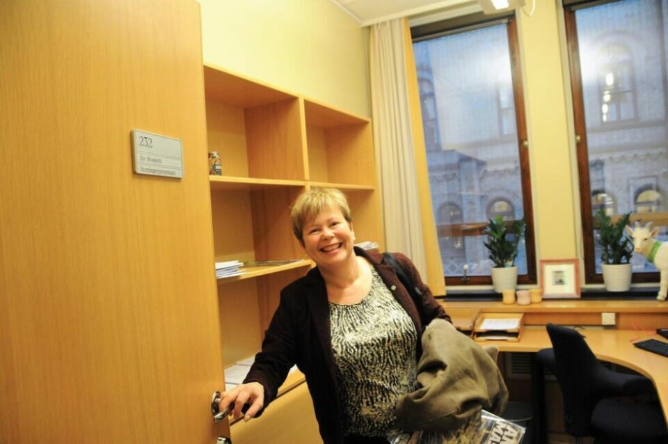 UTFORDRER. Stortingsrepresentant Siv Mossleth (SP) utfordrer finansminister Jan Tore Sanner (H) til å sette ned avgiftene som bremser utviklingen av reiselivsnæringa i distriktene. UTFORDRER. Stortingsrepresentant Siv Mossleth (SP) utfordrer finansminister Jan Tore Sanner (H) til å sette ned avgiftene som bremser utviklingen av reiselivsnæringa i distriktene. Foto: Maria Trondsen