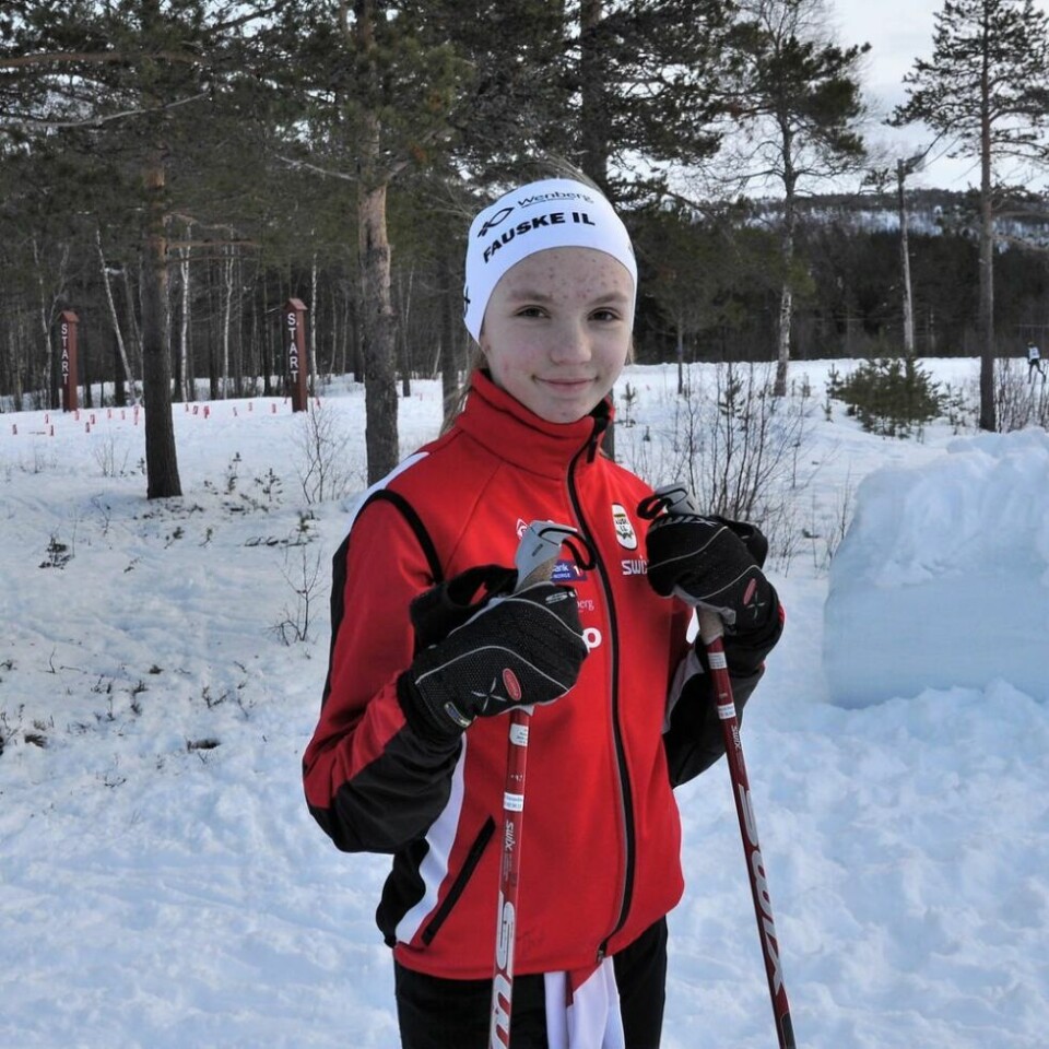 PALLPLASS. Kaja Risvoll Amundsen fra Fauske IL kan være godt fornøyd etter Ungdommens Holmenkollrenn. PALLPLASS. Kaja Risvoll Amundsen fra Fauske IL kan være godt fornøyd etter Ungdommens Holmenkollrenn. Foto: Lars Olav Handeland