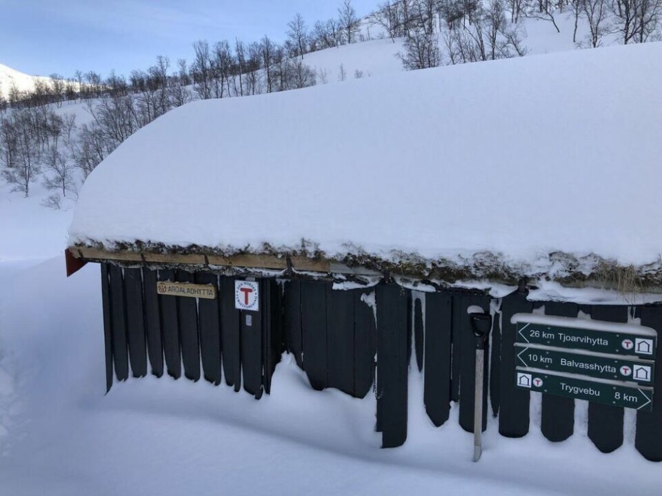 Uvanlig mye snø i fjellet i vinterferienHYTTE. Argaladhytta i Skaitidalen.