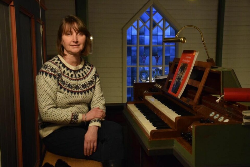 MUSIKER SOM YRKE. I slutten av oktober begynte Svetlana Jenssen i 80 prosent stilling som organist i Sørfold. Hun har fortsatt en liten stilling i Saltdal kirke, og vikarierer som barnekordirigent i Saltdal. MUSIKER SOM YRKE. I slutten av oktober begynte Svetlana Jenssen i 80 prosent stilling som organist i Sørfold. Hun har fortsatt en liten stilling i Saltdal kirke, og vikarierer som barnekordirigent i Saltdal. Foto: Eva S. Winther