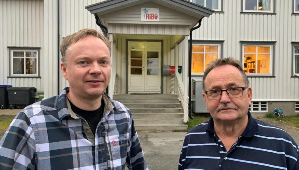 PÅ JOBB. Sven-Roger Johnsplass (t.v.) har startet opp som ny daglig leder på RIBO i Saltdal. Avtroppende leder Kurt Johansen skal jobbe sammen med den nye sjefen ut året for å sørge for en jevn overgang. PÅ JOBB. Sven-Roger Johnsplass (t.v.) har startet opp som ny daglig leder på RIBO i Saltdal. Avtroppende leder Kurt Johansen skal jobbe sammen med den nye sjefen ut året for å sørge for en jevn overgang. Foto: Sverre Breivik