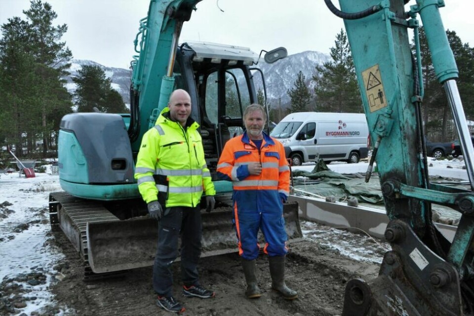 SATSER. Jan-Kristian Nesbak og Frank Reidar Simonsen eier Misvær Eiendom AS sammen, og har nå kjøpt et lager og stor tomt som de ønsker å videreutvikle. SATSER. Jan-Kristian Nesbak og Frank Reidar Simonsen eier Misvær Eiendom AS sammen, og har nå kjøpt et lager og stor tomt som de ønsker å videreutvikle. Foto: Lars Olav Handeland