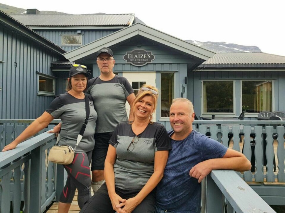 FAMILIE-FORETAK. Elaizes Bed&Breakfast er et familieforetak som Marit Larsen (t.v.), Roy Larsen, Rose-Marie Sjødin og Trond Larsen driver. Elaizes Bed & Breakfast skal i første omgang ha åpent i sommersesongen, men familien ønsker å skape helårlig drift. FAMILIE-FORETAK. Elaizes Bed&Breakfast er et familieforetak som Marit Larsen (t.v.), Roy Larsen, Rose-Marie Sjødin og Trond Larsen driver. Elaizes Bed & Breakfast skal i første omgang ha åpent i sommersesongen, men familien ønsker å skape helårlig drift. Foto: Elin B. Johannessen