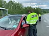 KONTROLLERTE. Ingen av dem som politiet kontrollerte på Riksvei 80 fredag morgen, kjørte med promille. Foto: Frank Øvrewall