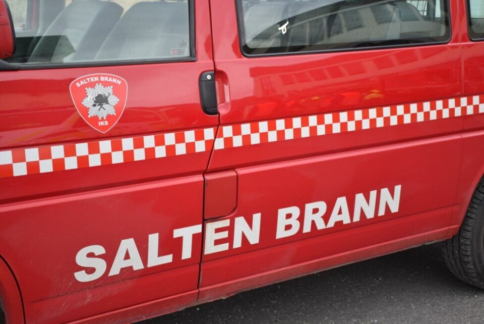 Bil tok fyr i Saltdal