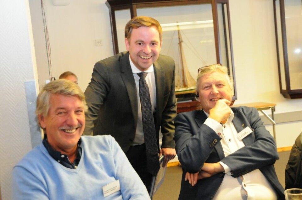FORNØYD. De var fornøyd med konferansen, Kenneth Svendsen (t.v.) og Leif Lindstrøm (t.h.) med statssekretær Allan Ellingsen (FrP) mellom seg. FORNØYD. De var fornøyd med konferansen, Kenneth Svendsen (t.v.) og Leif Lindstrøm (t.h.) med statssekretær Allan Ellingsen (FrP) mellom seg. Foto: Arild Bjørnbakk Foto: Arild Bjørnbakk