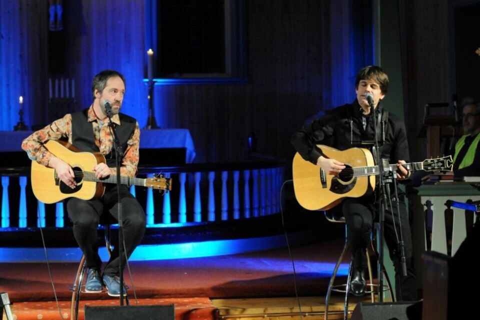BRØDRE I MUSIKKEN. Ola (t.v.) og Lars Bremnes innfridde forventningene under kirkekonserten og vel så det da de spilte i kirka på Rognan tilbake i 2014. Helge Simonsen BRØDRE I MUSIKKEN. Ola (t.v.) og Lars Bremnes innfridde forventningene under kirkekonserten og vel så det da de spilte i kirka på Rognan tilbake i 2014. Helge Simonsen