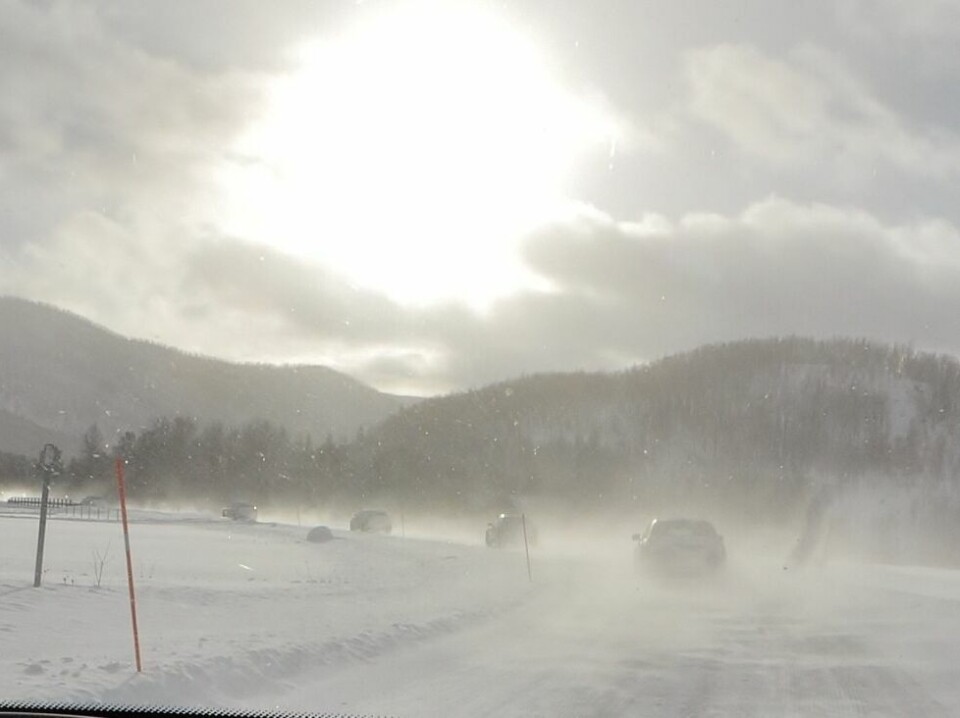 SNØFOKK. Snøfokk kan skape dårlig sikt på veiene i dag. Arkivfoto SNØFOKK. Snøfokk kan skape dårlig sikt på veiene i dag. Arkivfoto