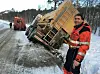 UT MED BERGEREN. Robert Johansen fra Saltdal er mannen som må rykke ut når alt fra utenlandske vogntog til den lokale strøbilen havner i grøfta. Han hadde over 2000 oppdrag i fjor, og liker jobben sin godt. - Det blir en livsstil, men ingen dager er like. Det passer meg veldig bra, sier han.