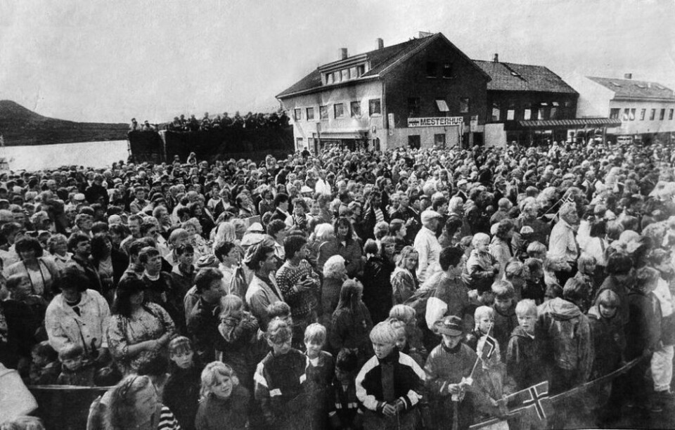 TORGET. Det var mange som møtte opp for å høre kongens tale på Fauske. TORGET. Det var mange som møtte opp for å høre kongens tale på Fauske. Foto: Faksimile Nordlands framtid
