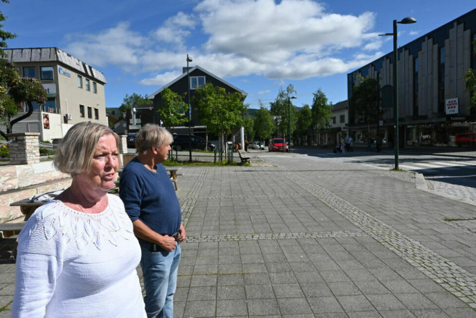 MIMRER. Stenhammer og Karlsen husker godt dagen kongeparet var på besøk. MIMRER. Stenhammer og Karlsen husker godt dagen kongeparet var på besøk. Foto: Øyvind Finnevolden