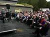 ÅPNINGSTALE. Ordfører Finn-Obert Bentsen i Saltdal fikk det ærefulle oppdraget med å gå på talerstolen foran de mange gjestene under galleriåpningen på Storjord. Foto: Frank Øvrewall