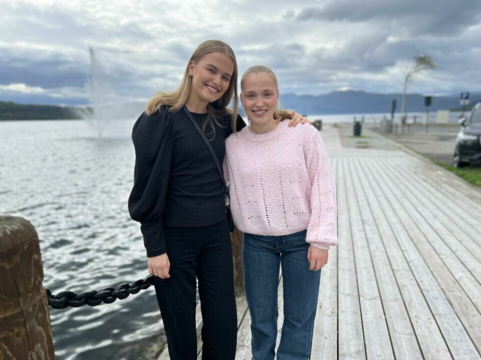 HVER SINE VEIER. Maia satte fredag kursen for Kristiansand, der hun skal gå på skole det neste året, mens Sofie blir på Fauske til Januar. Da venter militærtjeneste i Kirkenes. HVER SINE VEIER. Maia satte fredag kursen for Kristiansand, der hun skal gå på skole det neste året, mens Sofie blir på Fauske til Januar. Da venter militærtjeneste i Kirkenes. Foto: Espen Johansen