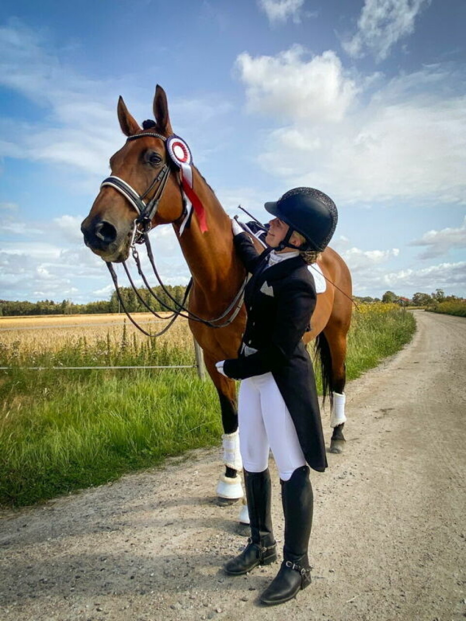 NY PERS. Isa håper hun får ridd et par stevner til i høst. - Det blir artig å se hva vi gjør framover, sier hun etter å ha satt ny personlig rekord i dressur middels A. NY PERS. Isa håper hun får ridd et par stevner til i høst. - Det blir artig å se hva vi gjør framover, sier hun etter å ha satt ny personlig rekord i dressur middels A. Foto: Siru Vuoristo