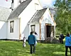 SAMLES IGJEN. Det bruker å være to gudstjenester i Rørstad kirke i løpet av et år. Snart er det tid for å samles igjen på den veiløse plassen ute i Sørfolda. Foto: Eva S. Winther