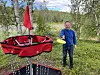 BLITT HEKTA. Jeg har spilt litt sammen med guttene og det er jo veldig gøy, sier Bjørn Thomas Hansen om nyvinningen ved Sulitjelma turistsenter, en frisbeegolfbane med seks kurver. Foto: Espen Johansen