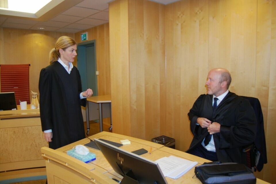 AKTOR OG FORSVARER. Jorild Steindal har tatt ut tiltale mot en 34 år gammel kvinnen for ha voldtatt ei 13 år gammel jente. Svein Skipnes forsvarer tiltalte. AKTOR OG FORSVARER. Jorild Steindal har tatt ut tiltale mot en 34 år gammel kvinnen for ha voldtatt ei 13 år gammel jente. Svein Skipnes forsvarer tiltalte. Foto: Stig Bjørnar Karlsen