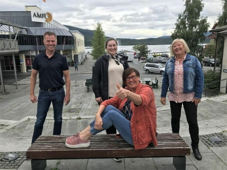 TOMMEL OPP. Næringslivet i Fauske har hatt en god sommer. Fra venstre Kristian Amundsen i Fauna, ordfører Marlen R. Berg, senterleder Ann Mari Zahl og Trine Stenvold i Fauske næringsforum. TOMMEL OPP. Næringslivet i Fauske har hatt en god sommer. Fra venstre Kristian Amundsen i Fauna, ordfører Marlen R. Berg, senterleder Ann Mari Zahl og Trine Stenvold i Fauske næringsforum. Foto: Maria Edvardsen