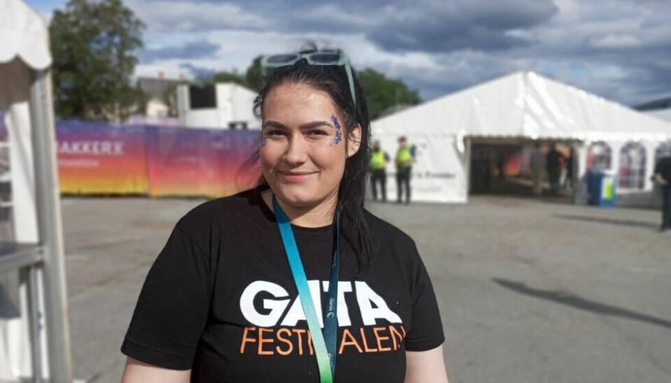De frivilligeVETERAN. Anette Hansen er på Gata-festivalen for fjerde gang. Hun synes det er koselig og liker at folk er fornøyde. Anette jobber på festivalen hele helga.
