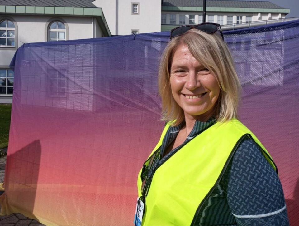 De frivilligeFØRSTE GANG. Gry Nilsen er første gang på Gata-festivalen. Vennene hennes inviterte henne til å hjelpe, og hun er veldig glad for å være her. Gry håper folk har det bra og at været blir fint.