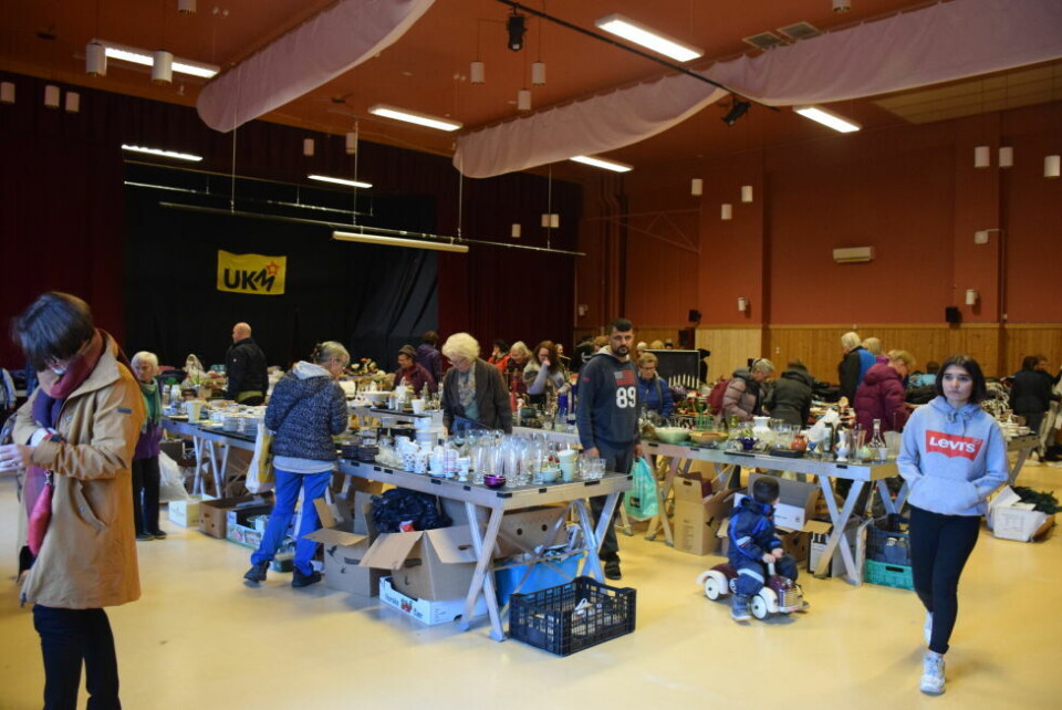 Loppemarkedet i rådhussalen på Straumen bruker å være godt besøkt. Loppemarkedet i rådhussalen på Straumen bruker å være godt besøkt. Foto: Eva S. Winther