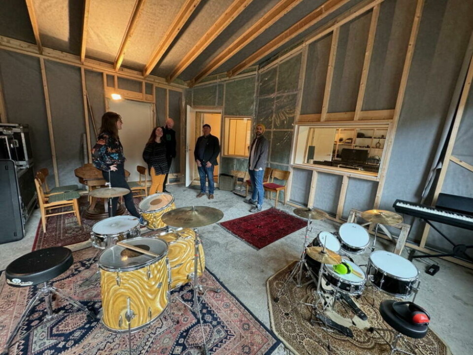 FASE TO. Det er allerede mulig å spille inn i det store opptaksrommet i studioet, men å gjøre det ferdig er en del av det neste byggetrinnet. FASE TO. Det er allerede mulig å spille inn i det store opptaksrommet i studioet, men å gjøre det ferdig er en del av det neste byggetrinnet. Foto: Helge Simonsen