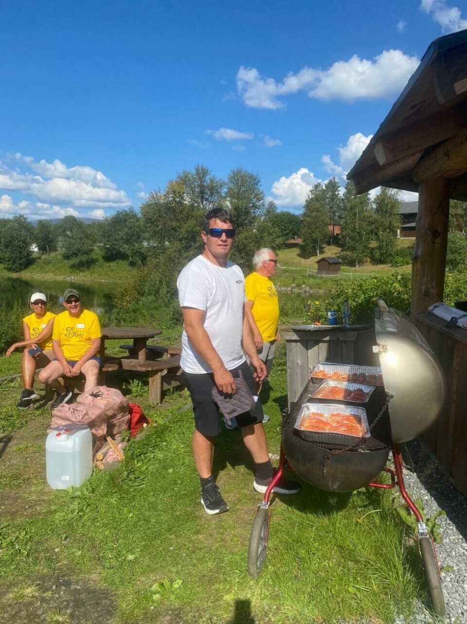 Arctic Race dag toGRILLSJEF. Kai Robert Rubbås fra Mowi var grillmester!