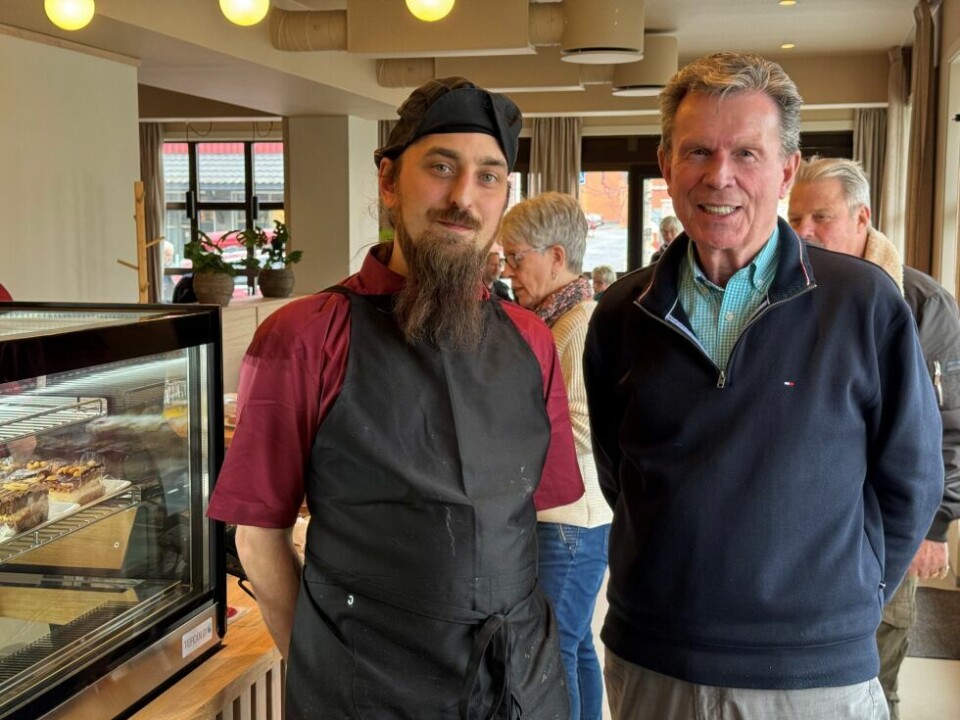 ENDELIG I GANG. Daglig leder og kjøkkensjef Anders Danielsen (t.v.) og eier og initiativtaker Michael Sørøy er veldig glade for at Torget Bistro endelig har blitt en realitet. ENDELIG I GANG. Daglig leder og kjøkkensjef Anders Danielsen (t.v.) og eier og initiativtaker Michael Sørøy er veldig glade for at Torget Bistro endelig har blitt en realitet. Foto: Helge Simonsen
