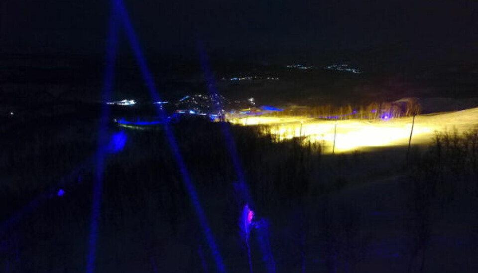 GJENTAS. - Vårt ønske er at kveldskjøring med lysshow skal bli en årlig greie på denne tiden av sesongen, i overgangen mellom mørketid og lysere tider, sier Endre Grønnslett i Sulitjelma fjellandsby. GJENTAS. - Vårt ønske er at kveldskjøring med lysshow skal bli en årlig greie på denne tiden av sesongen, i overgangen mellom mørketid og lysere tider, sier Endre Grønnslett i Sulitjelma fjellandsby. Foto: Espen Johansen