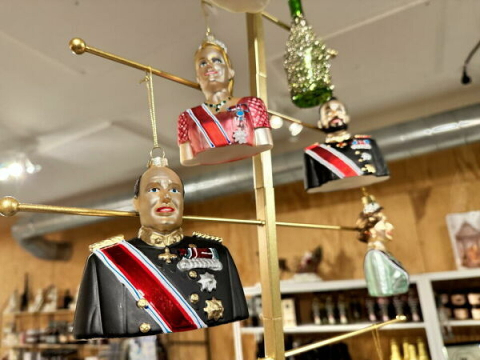 HELT KONGE. Royalist eller ikke, du kan jo alltids henge en av disse, eller alle fire, på treet ironisk. HELT KONGE. Royalist eller ikke, du kan jo alltids henge en av disse, eller alle fire, på treet ironisk. Foto: Erica Restoften