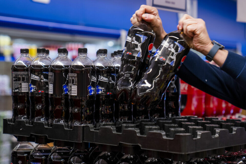 NYE KORKER. Etter at Coca-Cola har hatt fastmonterte korker en tid, følger nå blant annet Papsi Max etter. NYE KORKER. Etter at Coca-Cola har hatt fastmonterte korker en tid, følger nå blant annet Papsi Max etter. Foto: NTB