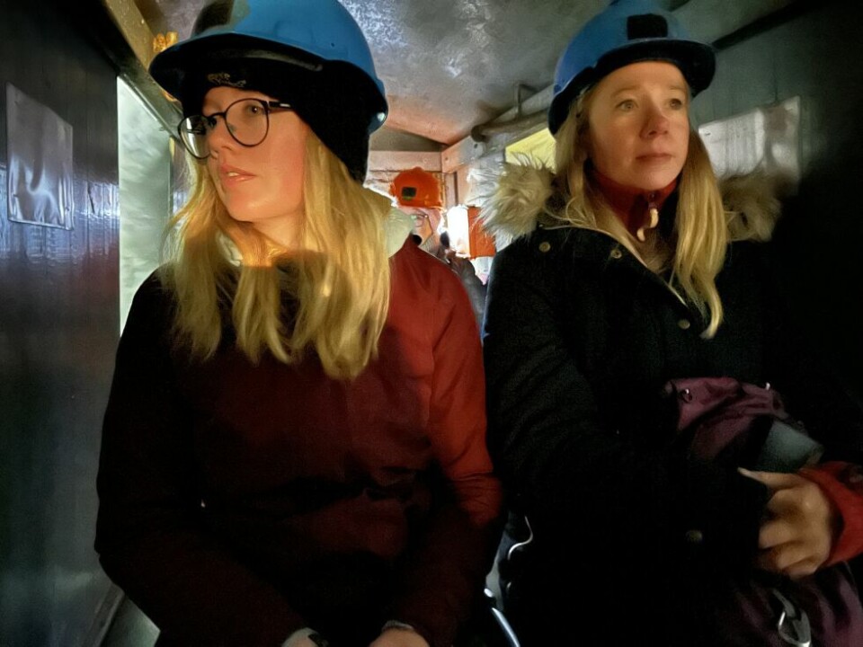 INTERESSERT: June Rishaug og Katrine Skjeldal kommer begge fra Bodø. De mener det er utrolig rart at de ikke har lært noe om hendelsene i Sulis i 1907 på skolen i oppveksten. INTERESSERT: June Rishaug og Katrine Skjeldal kommer begge fra Bodø. De mener det er utrolig rart at de ikke har lært noe om hendelsene i Sulis i 1907 på skolen i oppveksten. Foto: Erica Restoften