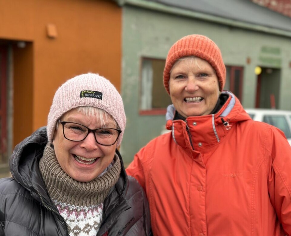 RØRT. - Jeg ble faktisk rørt av filmen og det er sterkt å være her å se hvor det hele skjedde. Det forteller Anne Grethe Nordgård, som hadde tatt med venninnen Unn Elvebakk på gruvebesøk. RØRT. - Jeg ble faktisk rørt av filmen og det er sterkt å være her å se hvor det hele skjedde. Det forteller Anne Grethe Nordgård, som hadde tatt med venninnen Unn Elvebakk på gruvebesøk. Foto: Erica Restoften