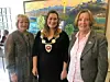 TRE ORDFØRERE. Marlen Rendall Berg ble Fauskes tredje kvinnelige ordfører gjennom tidene. Her sammen med de to andre, Siv Anita Johnsen Brekke og Anne F. Stenhammer. Foto: Helge Simonsen
