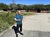 FORNØYD. Nå er veien inn til campingen oppgradert kraftig, og Bjørn Thomas Hansen kunne ikke vært mer fornøyd. - Vi har planer om å gjøre litt selv også inne på området, og er fantastisk fornøyde med hvor bra det har blitt. Foto: Espen Johansen