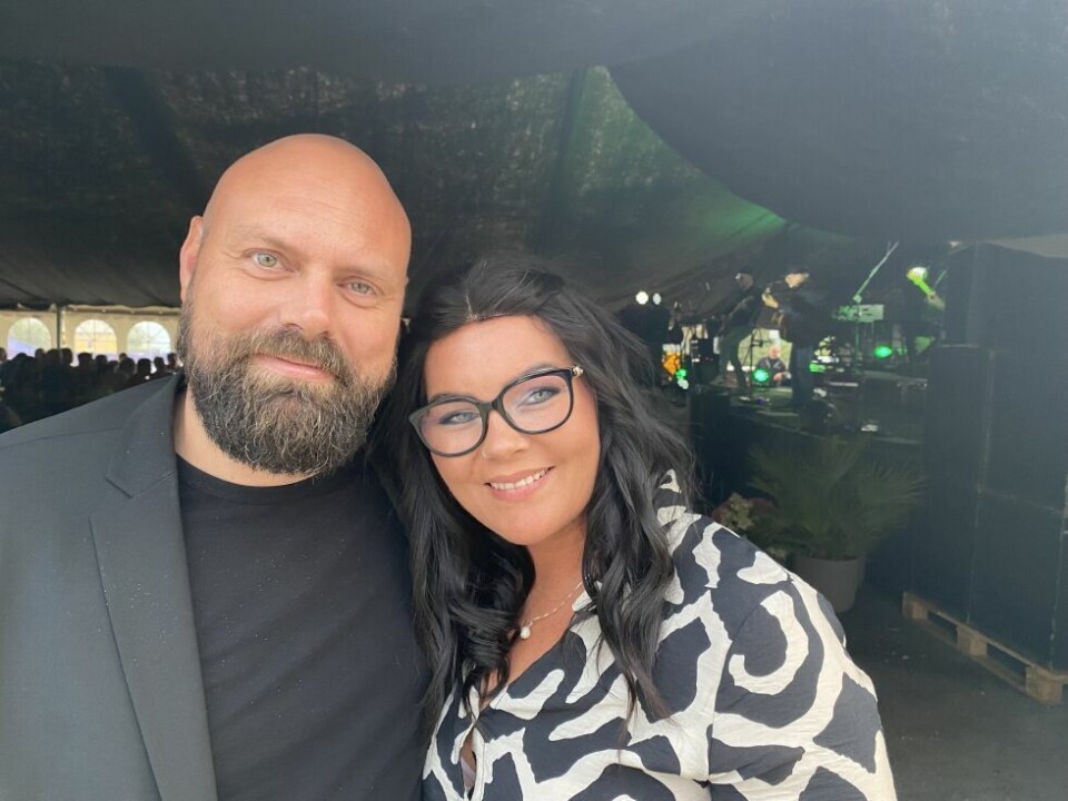 JUBILEUM. Mats Fjellheim Haugstad og Elisabeth Fjellheim Haugstad feiret ett års bryllupsdag med konsert med Henning Kvitnes. JUBILEUM. Mats Fjellheim Haugstad og Elisabeth Fjellheim Haugstad feiret ett års bryllupsdag med konsert med Henning Kvitnes. Foto: Tor Arne Ødegaard Hansen