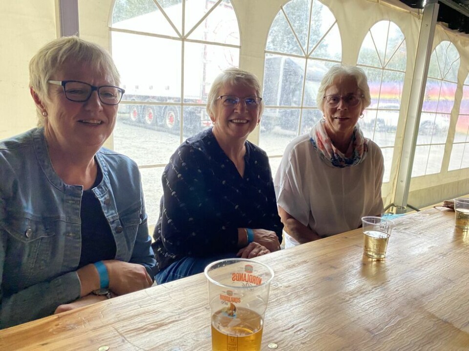 VENNINNER PÅ KONSERT. Tina Sommarset, Lise Gunn Hansen og Tone Dyrhaug Larsen, hadde tatt turen til Gata og torsdag i teltet. VENNINNER PÅ KONSERT. Tina Sommarset, Lise Gunn Hansen og Tone Dyrhaug Larsen, hadde tatt turen til Gata og torsdag i teltet. Foto: Tor Arne Ødegaard Hanssen