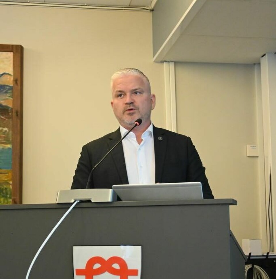 KJØLNET. Statsforvalter Tom Cato Karlsen fikk lagt en betydelig demper på den optimismen som begynte å gro fram i Fauske kommunestyre. Begge foto: Stig Bjørnar KarlsenBRUTAL PROGNOSE. Det begynte å se lysere ut, men prognosen tilsier forverring i opparbeidet underskudd. KJØLNET. Statsforvalter Tom Cato Karlsen fikk lagt en betydelig demper på den optimismen som begynte å gro fram i Fauske kommunestyre. Begge foto: Stig Bjørnar Karlsen