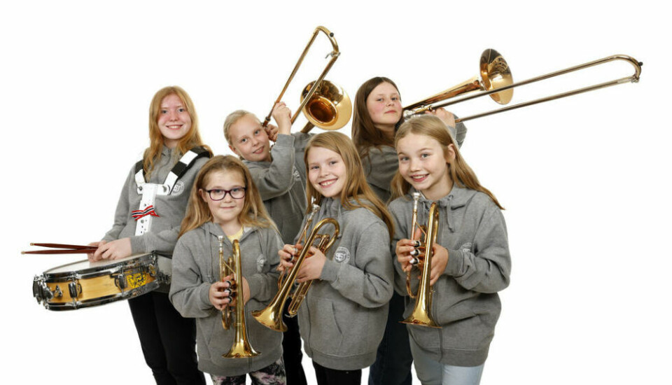 FÅ IGJEN. Fauske skolekorps har ikke hatt noe rekruttering de siste årene, og er få medlemmer igjen. Nå åpner de øvelsene og ønsker nye barn og unge på besøk. FÅ IGJEN. Fauske skolekorps har ikke hatt noe rekruttering de siste årene, og er få medlemmer igjen. Nå åpner de øvelsene og ønsker nye barn og unge på besøk. Foto: Fotograf Holst