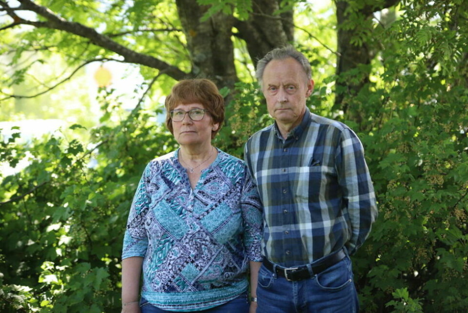 FORTVILT. Marit Olsen og Jan Erik Vesterås fortviler over følelsen av å ikke bli hørt av Saltdal kommune og Bane NOR. - For oss virker det ikke som de har prøvd å få til en overgang nord for stasjonen til tross for gjentatte innspill, sier Vesterås. FORTVILT. Marit Olsen og Jan Erik Vesterås fortviler over følelsen av å ikke bli hørt av Saltdal kommune og Bane NOR. - For oss virker det ikke som de har prøvd å få til en overgang nord for stasjonen til tross for gjentatte innspill, sier Vesterås. Foto: Lise Ailin Rosvoll Berntzen