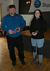 PREMIE. Kristina Hammernes og Verner Mikalsen, begge fra Granli IL fikk premie for deltakelse i 35 utgaver av løpet. Foto: Granli IL