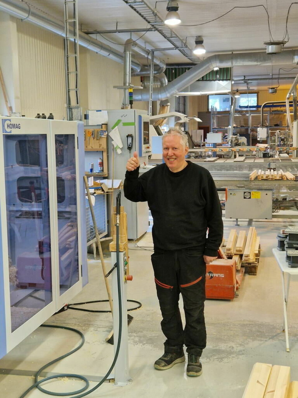 FORTSETTER. Åge Rune Setermo er den som til nå har jobbet lengst i bedriften, helt fra oppstarten av. Han fortsetter videre som produksjonsansvarlig og håper å få mange nye kollegaer fremover. FORTSETTER. Åge Rune Setermo er den som til nå har jobbet lengst i bedriften, helt fra oppstarten av. Han fortsetter videre som produksjonsansvarlig og håper å få mange nye kollegaer fremover.