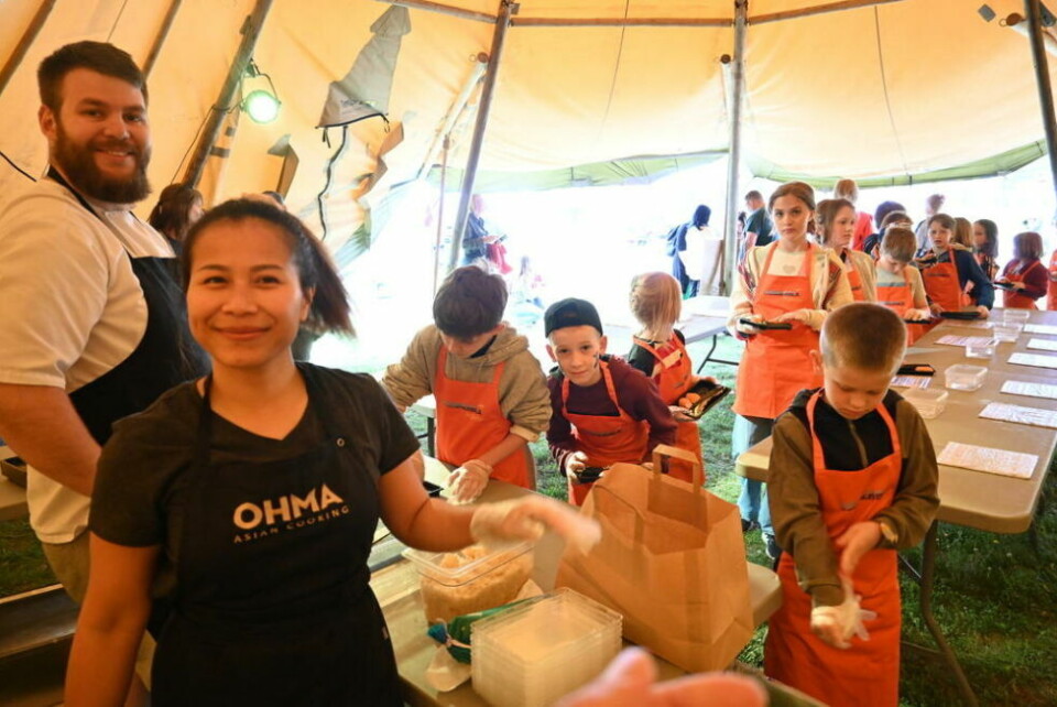 POPULÆRT. I fjor hadde de to sushi-kurs for barn. I år ble det seks kurs for Fredrik Sivertsen og Wannapha Suphakhort. POPULÆRT. I fjor hadde de to sushi-kurs for barn. I år ble det seks kurs for Fredrik Sivertsen og Wannapha Suphakhort.